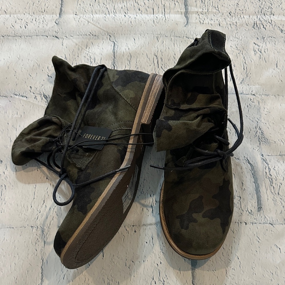 NWT Forever 21 Camouflage Lace-Up Bootie